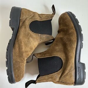Blundstone Suede Chelsea Boots